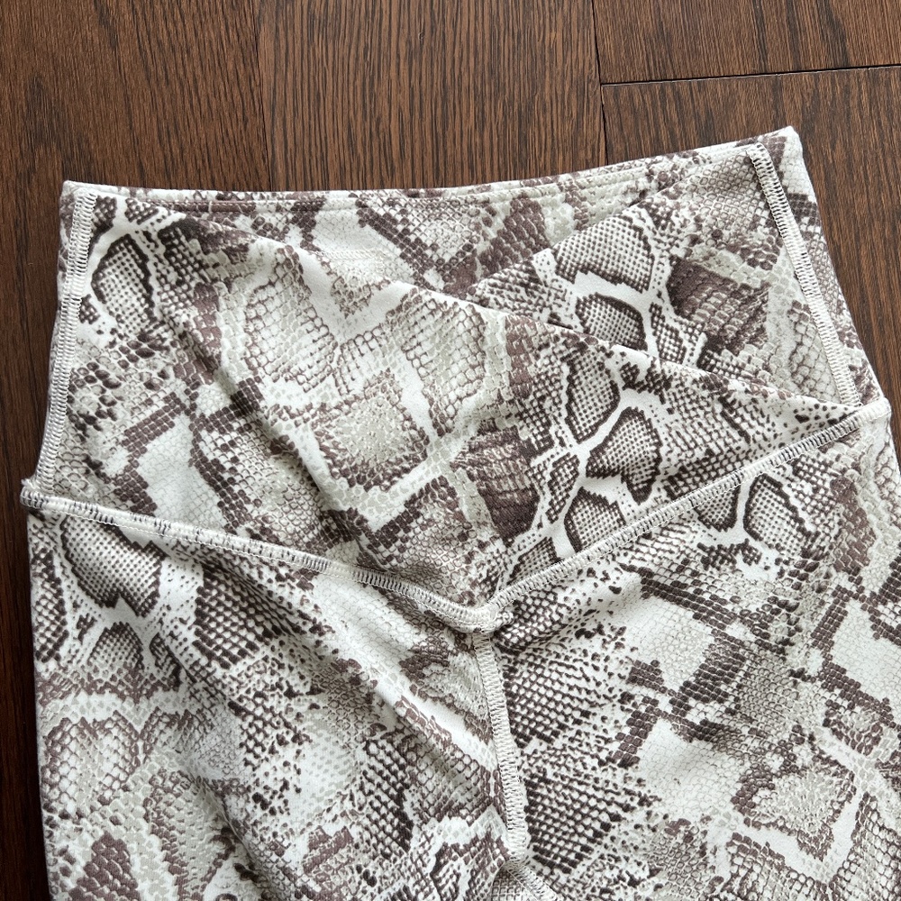 Victoria Secret’s leggings 7/8 - Picture 3 of 7